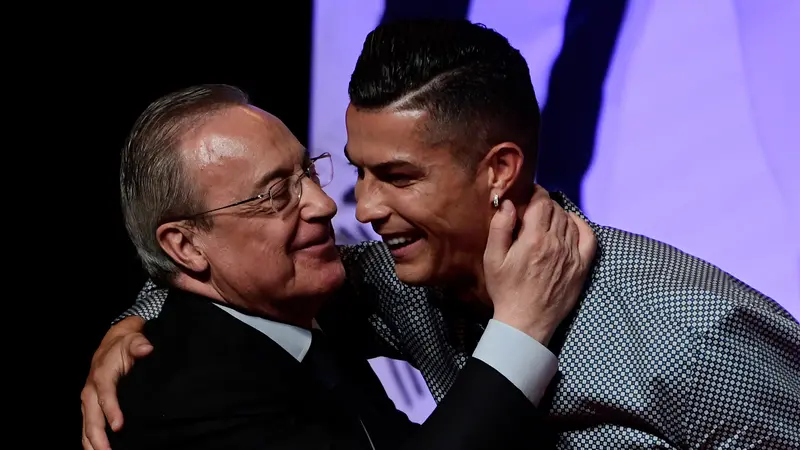 Raih Trofi Marca, Ronaldo Peluk Presiden Real Madrid