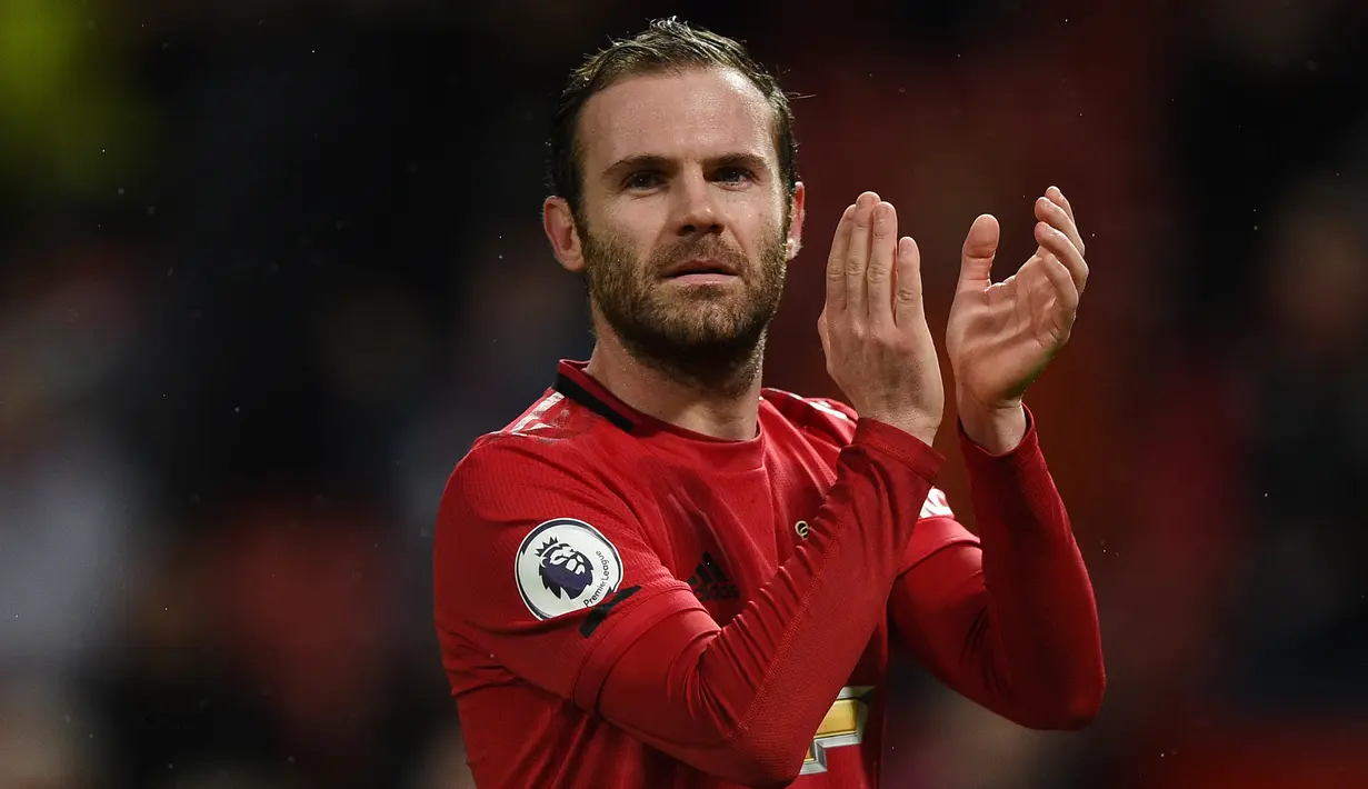 Juan Mata (260 laga) Penyerang Timnas Spanyol ini bergabung dengan Mancester united pada tahun 2014. Selama berseragam The Red Devils, Mata telah mencatatkan 260 penampilan. (AFP/Oli Scarff)