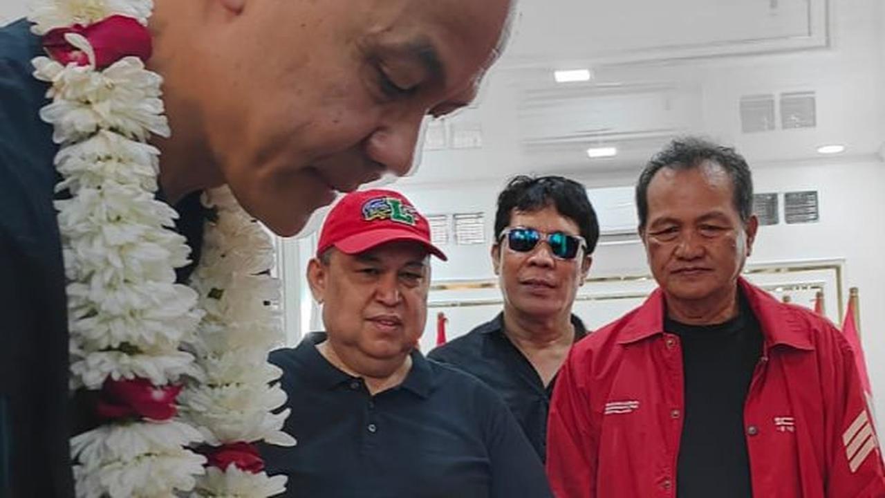 Resmikan Posko Relawan di Bekasi, Ganjar Pesan: Kerja Baik & Sopan, Kita Bergerak dengan Rakyat