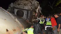 Dalam kecelakaan itu mengakibatkan lokomotif dan 4 gerbong kereta masuk jurang dan mengakibatkan 4 orang tewas , Jumat (4/4) (ANTARA FOTO/Adeng Bustomi)