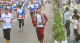 Ribuan pelari mengikuti Jakarta International Marathon (JAKIM) 2024 di Jalan MH Thamrin, Jakarta, Minggu (23/8/2024).  (merdeka.com/Arie Basuki)