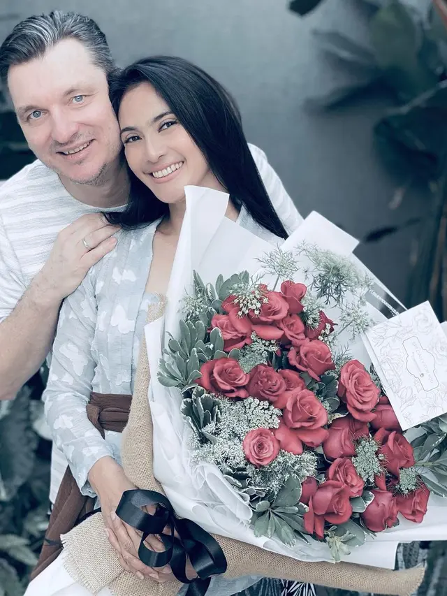 20 Tahun Bersama, Ini 6 Transformasi Kebersamaan Maudy Koesnaedi dan Suami