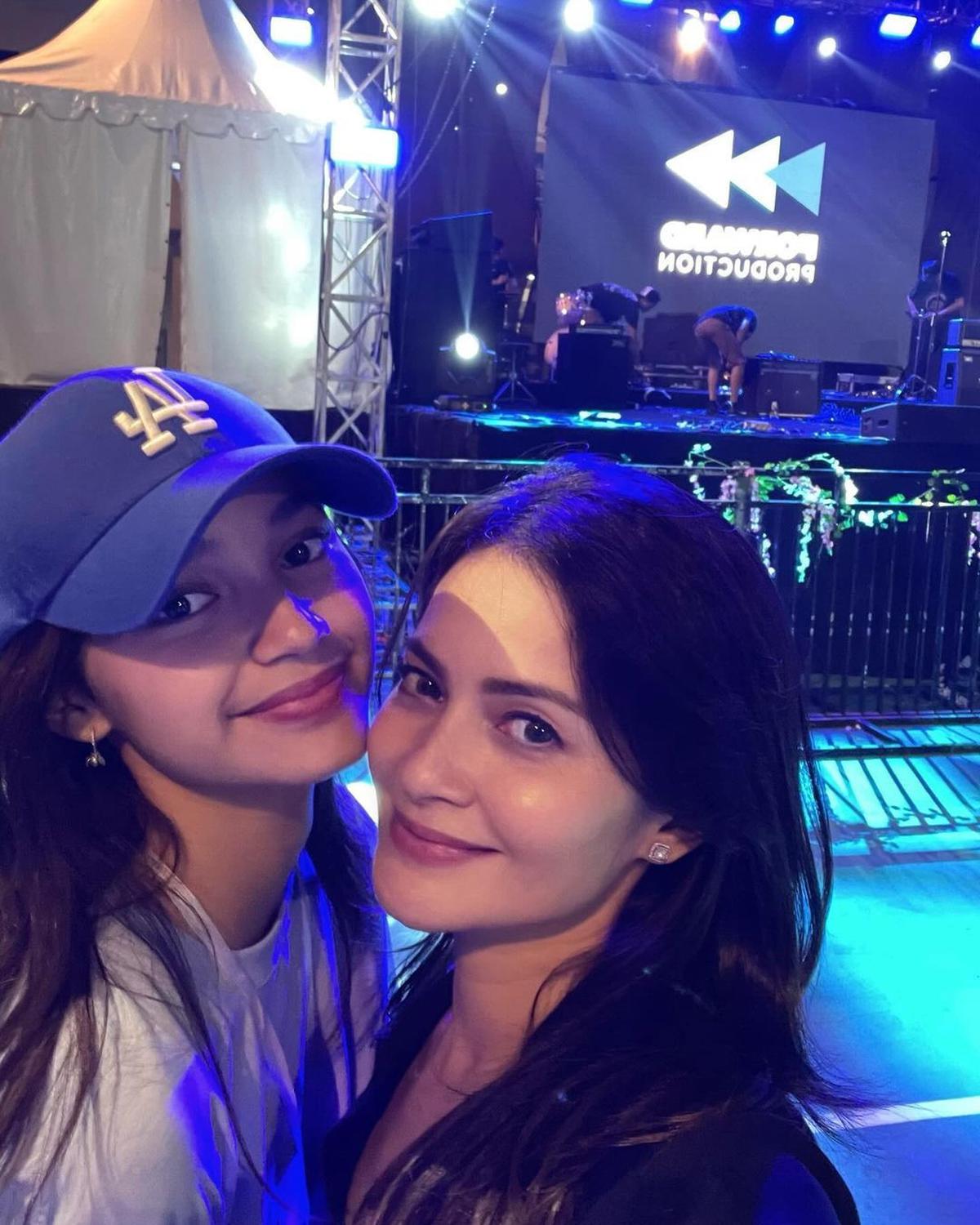 7 Potret Sidney Anak Cut Tari yang Kini Usia 17 Tahun, Parasnya yang Makin Cantik Banyak Dipuji