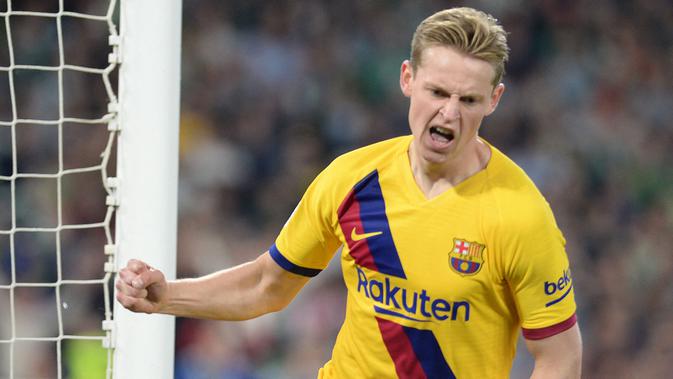 Frenkie de Jong merupakan pemain asal Belanda yang saat ini merumput bersama Barcelona. Pada awal tahun 2021 nilai banderolnya sebesar 70 juta euro, namun saat ini harganya menjadi 90 juta euro. (Foto: AFP/Cristina Quicler)