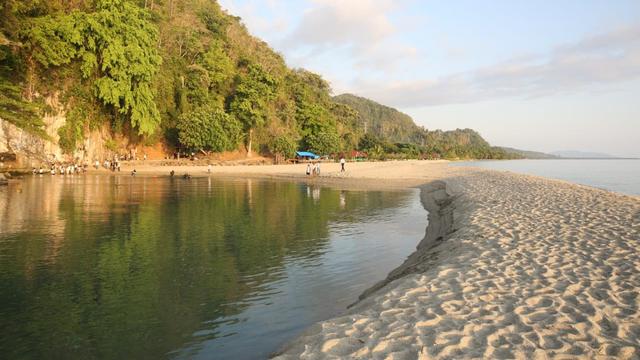 Menjadi ekspedisi Terios 7 Wonders ketiga tahun ini, perjalanan di Kolaka, Sulawesi Tenggara hari kedua diisi dengan menyambangi tiga wisata air.