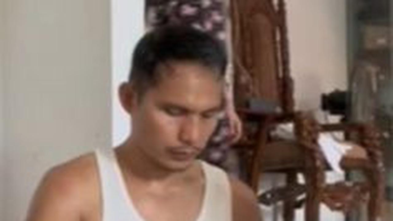 Sering Diprotes Istri Pakai Singlet dan Kolor Jelek, Pria ini Langsung Cosplay jadi Superhero