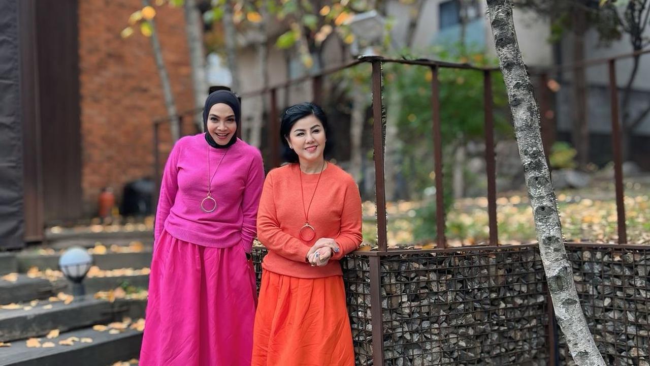 7 Potret Rieta Amilia dan Desiree Tarigan ke Korea, Nikmati Street Food dari Ubi Rebus - Rambut Nenek