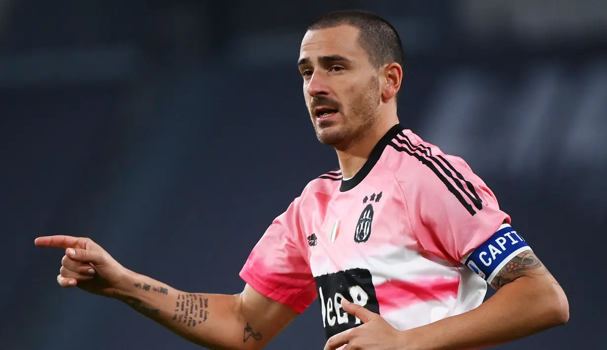 Leonardo Bonucci - Bek yang yang telah mencatatkan 444 penampilan bersama Juventus itu akan berada di Allianz Stadium hingga 2024 mendatang. Bonucci menerima bayaran sebesar 211 ribu pounds per pekan.  (Foto:AFP/Marco Bertorello)