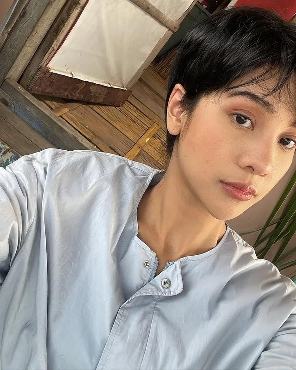 6 Potret Anya Geraldine di Balik Layar Film Mendadak Dangdut, Lelah Tahan Tawa