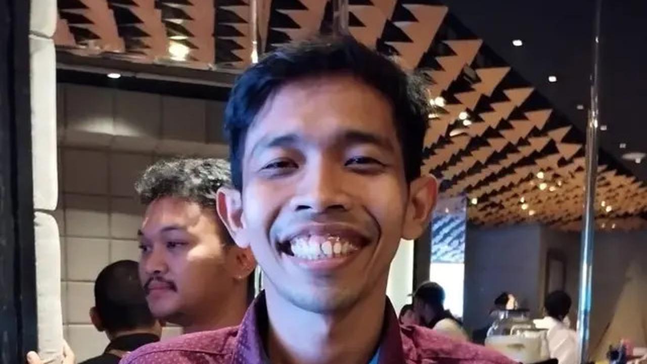 Jarang Muncul di TV, Dede Sunandar Kerja di Restoran Setelah Gagal Nyaleg