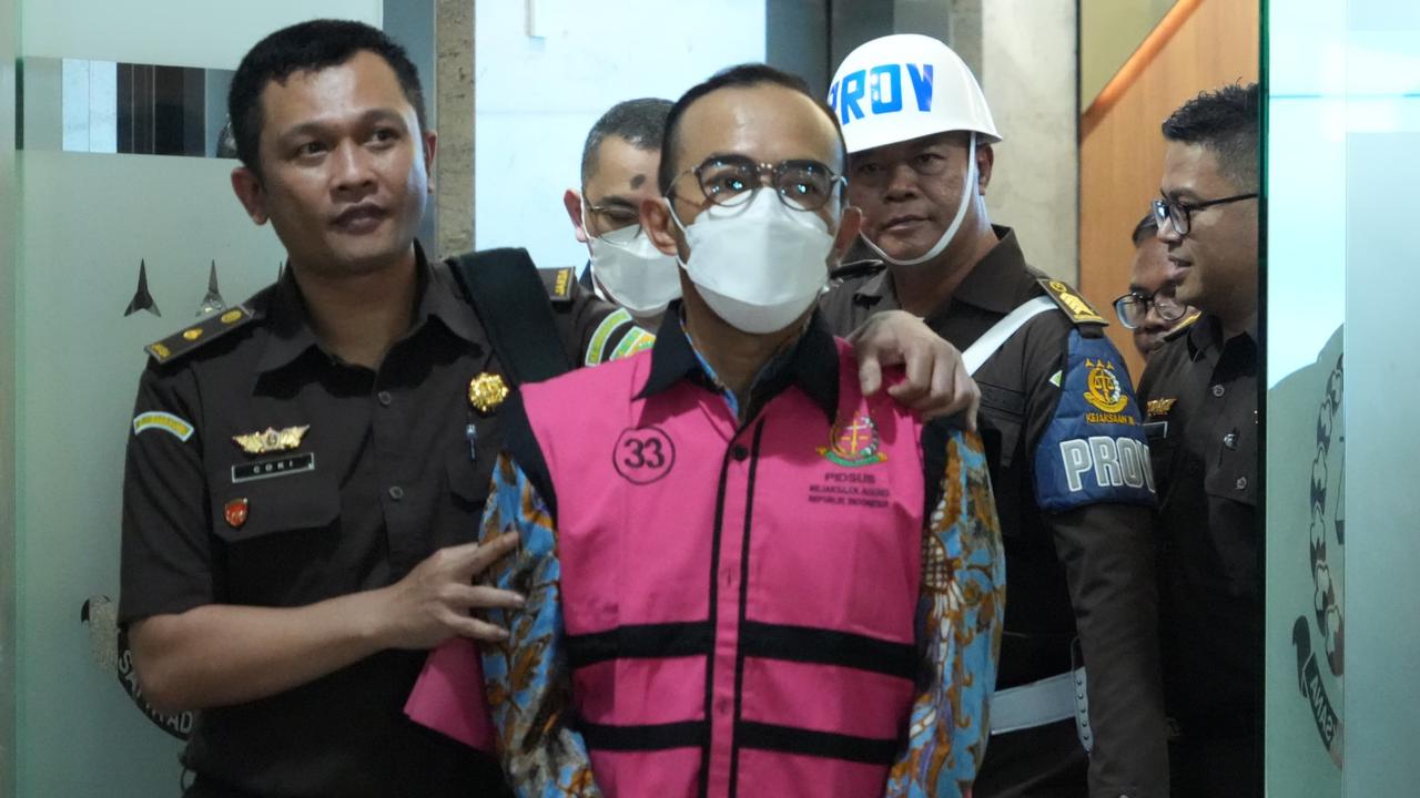 FOTO: Tampang Para Tersangka Kasus Oplos Pertalite Jadi Pertamax, Bikin Negara Rugi Rp193,7 Triliun