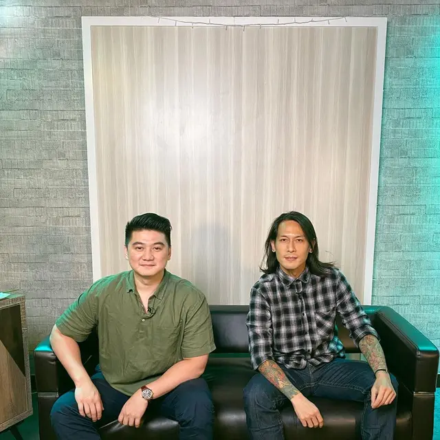 6 Potret Terbaru Chef Juna Berambut Gondrong, Bikin Pangling