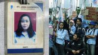 Wati (51), yang merupakan mantan buruh yang terkena PHK kini merintis usaha jahit di rumahnya (dok: Pipit)