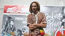 Putra Bob Marley, Julian Marley berpose usai jumpa pers Jakarta Peace Concert 2017 di Jakarta, Rabu (15/11). Pada 18 November 2017, Julian Marley akan manggung di Jakarta. (Liputan6.com/Herman Zakharia)