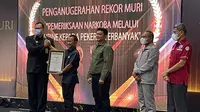 PT Pertamina Patra Niaga Sumatera Bagian Utara (Sumbagut) raih penghargaan Museum Rekor Indonesia (MURI) (Reza Fendi/Liputan6.com)