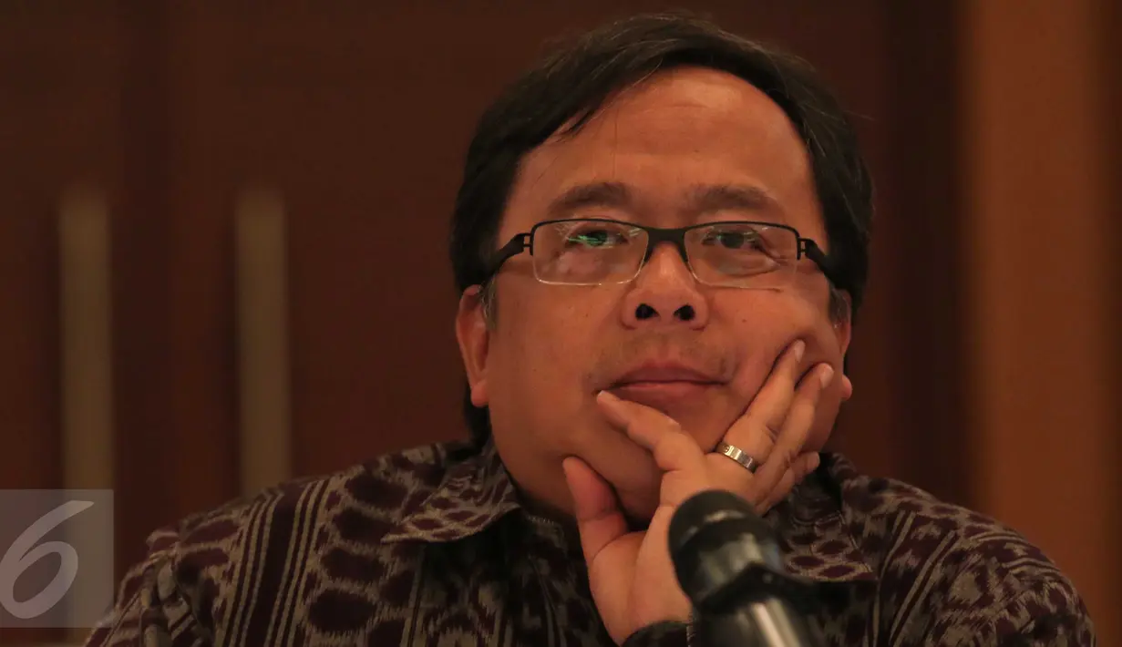 Menteri Keuangan Bambang PS Brodjonegoro saat memberikan keterengan pers di Gedung Pajak, Jakarta, Selasa (3/11/2015). Dalam keterangan tersebut Menkeu menjelaskan perincian APBN 2016 yang telah disahkan. (Liputan6.com/Angga Yuniar)