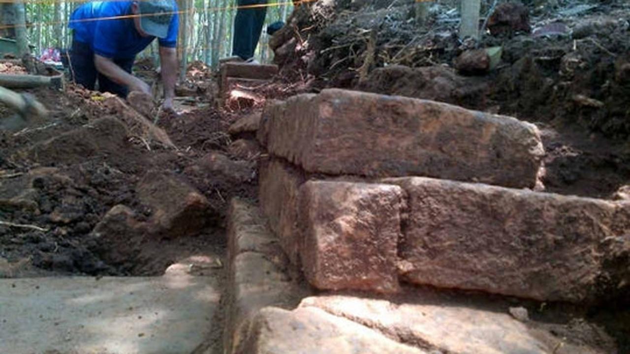 Ini candi diduga peninggalan Mataram kuno abad ke-10