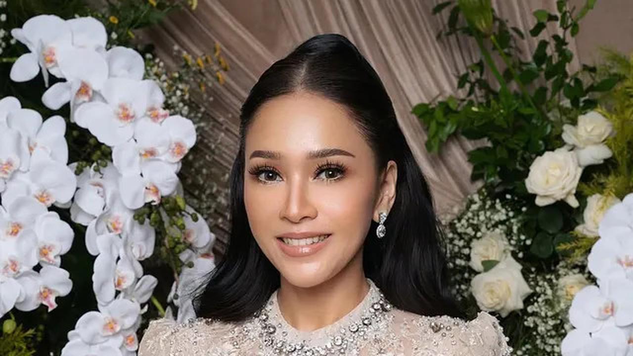 7 Gaya Maia Estianty Terbaru Ini Dipuji Makin Cantik, Elegan dengan Gaun Payet dan Anting Berlian