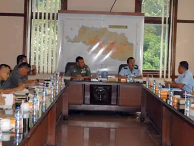 Citizen6, Bandung: Tujuan rombongan Panitia Natal TNI-Polri berkunjung ke Makodam III/Siliwangi adalah melaporkan rencana perayaan Natal TNI-Polri di wilayah Gar Tap II Bandung serta meminta petunjuk. (Pengirim: Pendam3)