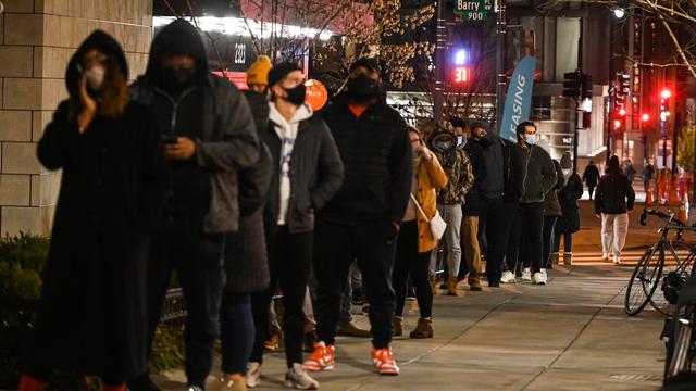 Varian Omicron Menggila, Warga Amerika Serikat Ramai-Ramai Tes COVID-19