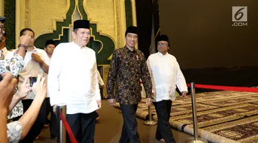 Presiden Joko Widodo bersama Ketua DPD RI Oesman Sapta Odang menghadiri buka puasa bersama di kediaman Ketua DPD Oesman Sapta Odang (OSO) jalan Karang Asem Utara, Kuningan, Jakarta, Kamis (31/5). (Liputan6.com/Johan Tallo)