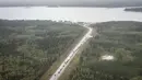 Sepuluh pesawat meninggalkan Yellowknife pada hari Kamis dengan 1.500 penumpang. (Jeff McIntosh/The Canadian Press via AP)