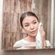 Ilustrasi Perempuan membersihkan wajah. (depositphotos/yacobchuk1)