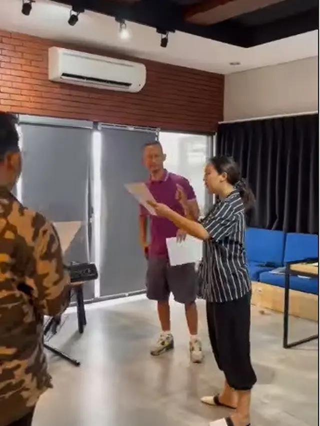 Keseruan Sherina Munaf menggarap musik dan lagu-lagu untuk film Petualangan Sherina 2. (Foto: Instagram/mirles)