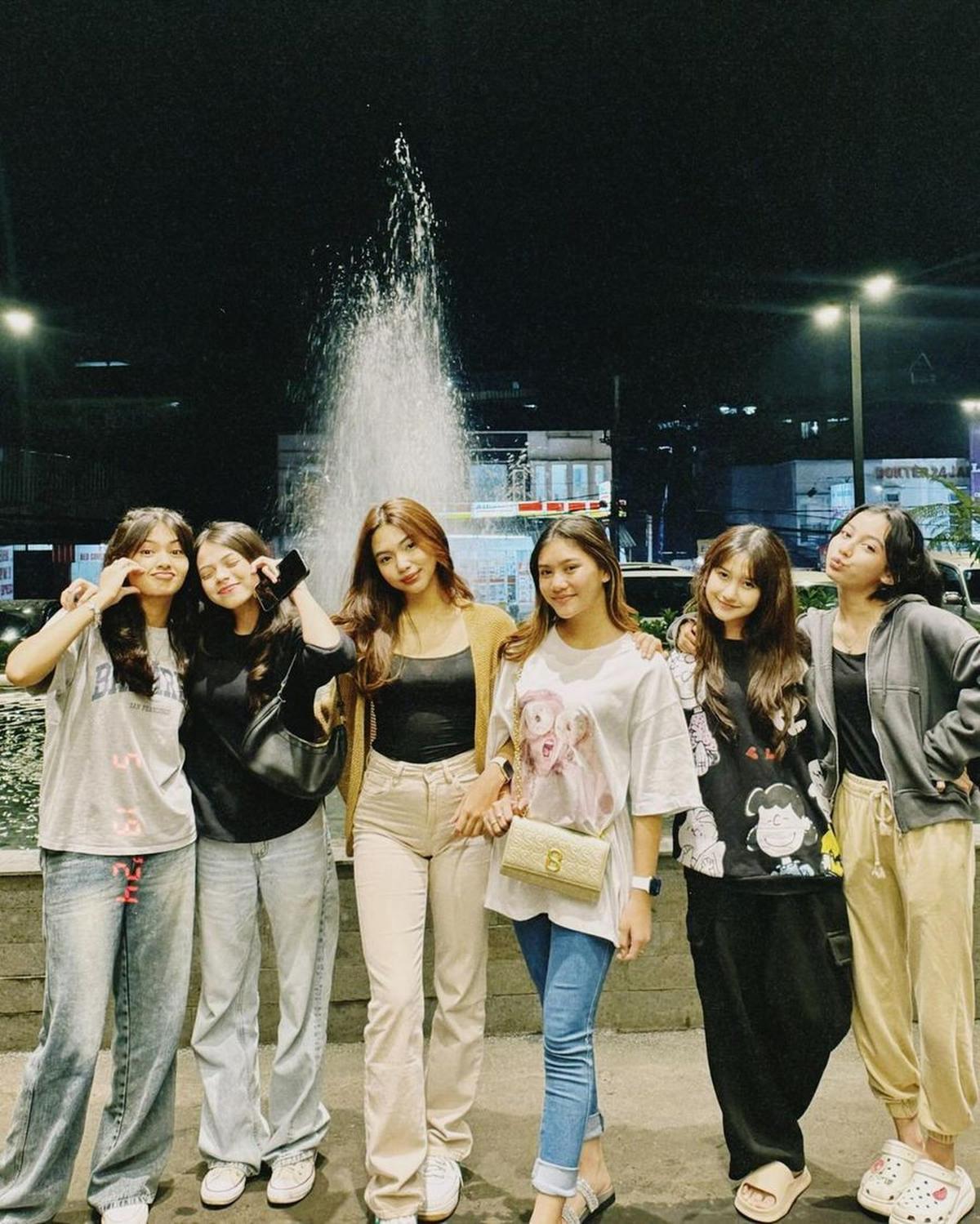 Di samping teman-teman DA5-nya, Sridevi juga berperan dalam sinetron MAGIC 5 bersama Basmalah, Washifa, Angel Marianne, Rachel Oldham, dan Sofhia Shireen.<br>