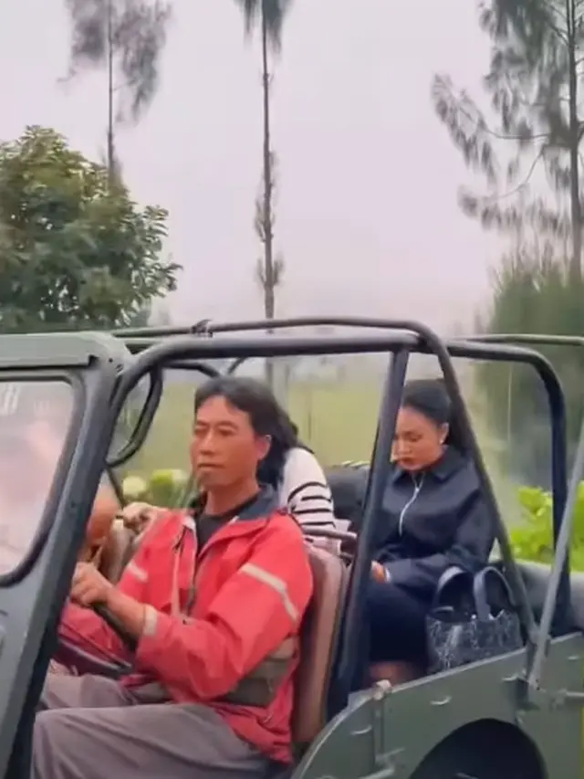 Gaya Healing Krisdayanti Bersama Keluarga Sebelum Pilkada Malang 2024, Konsisten Tampil Stylish dengan Barang Branded