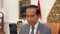 Presiden Jokowi video call bareng Veddriq Leonardo dan Rizki Juniansyah. RI-1 mengakui 2 emas dari Olimpiade Paris 2024 kado terindah untuk HUT ke-79 RI. (Foto: Dok. Instagram @jokowi)