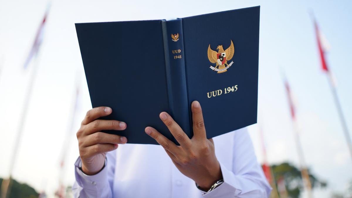 Pasal 29 Ayat 1 UUD 1945: Bunyi, Makna, dan Dampaknya dalam Kehidupan Sehari-hari