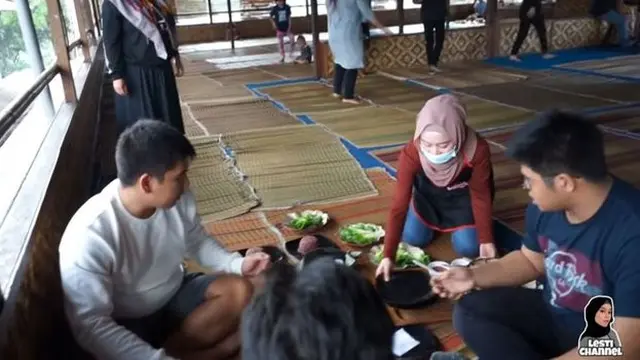 Selalu Ramai, Ini 6 potret Warung Sunda Tradisional Milik Lesty Kejora