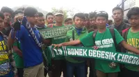 Sekitar 20 Bonekmania Cirebon menonton pertandingan Persib Bandung vs Malaysia All Stars, Sabtu (24/10/2015) di Stadion Si Jalak Harupat.