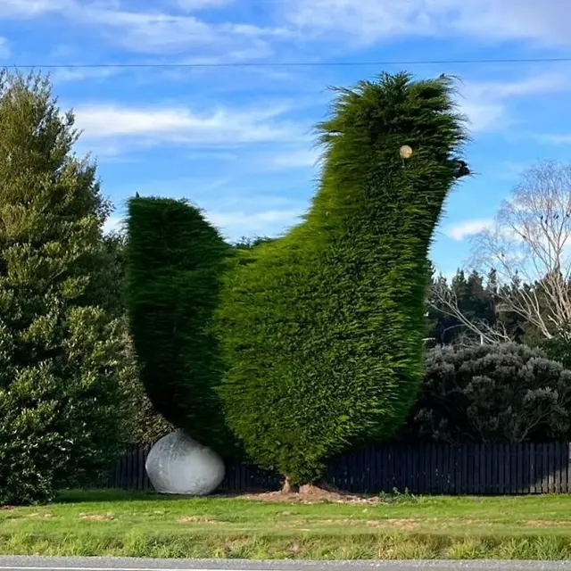 Desain Taman Nyeleneh Mirip Monster