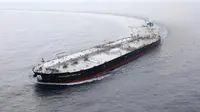 Kapal tanker raksasa Very Large Crude Carrier (VLCC) berkapasitas 2 juta barel milik PT Pertamina (Persero) mulai melaut (dok: Pertamina)