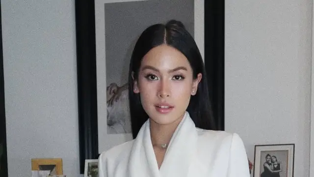 Maudy Ayunda dalam Film Para Perasuk saat Pemutaran Teaser Perdana pakai kain batik. [@rhay_david]