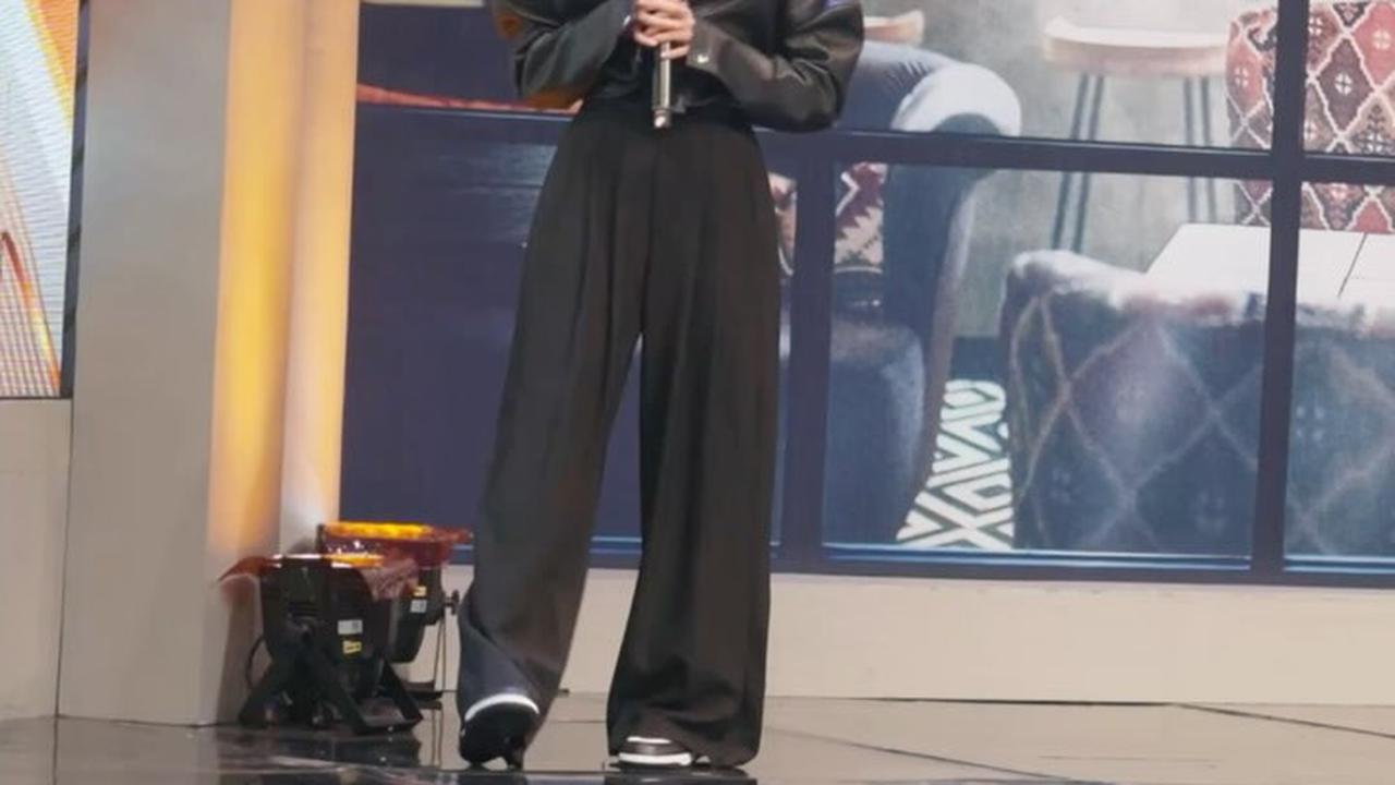 Bikin Netizen Terkecoh, Ini Potret Rina Nose Impersonate Agnez Mo - Gaya Nyanyinya Mirip Banget