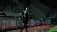 Selebrasi Striker Arema FC, Cristian Gonzales final Piala Presiden 2017 kontra Pusamania Borneo FC di Stadion Pakansari, Bogor. Minggu (12/3/2017). (Bola.com/Nicklas Hanoatubun)
