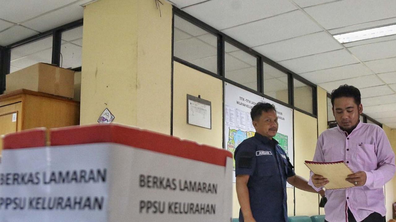 Warga melamar sebagai petugas PPSU di Kelurahan Joglo