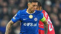 Aksi Enzo Fernandez dalam laga Chelsea vs PSG di 16 besar Liga Champions 2025/2026, Rabu (18/3/2026). (AP Photo/Kin Cheung)