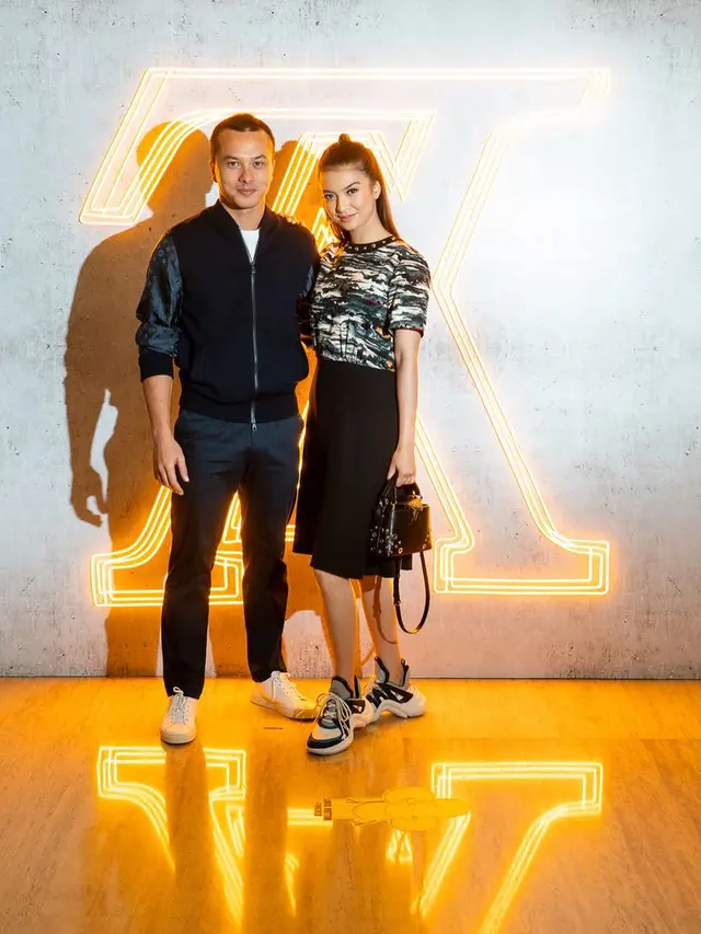 Raline dengan tas tangan Capucines dalam acara Louis Vuitton Men’s PreFall 2018, 5 Mei 2018. (dok. Instagram @ralineshah/https:/https://www.instagram.com/p/BiZzUo_he9f//Adhita Diansyavira)