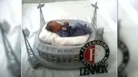 Fans Feyenoord Buat Ranjang Bayi Berbentuk Stadion
