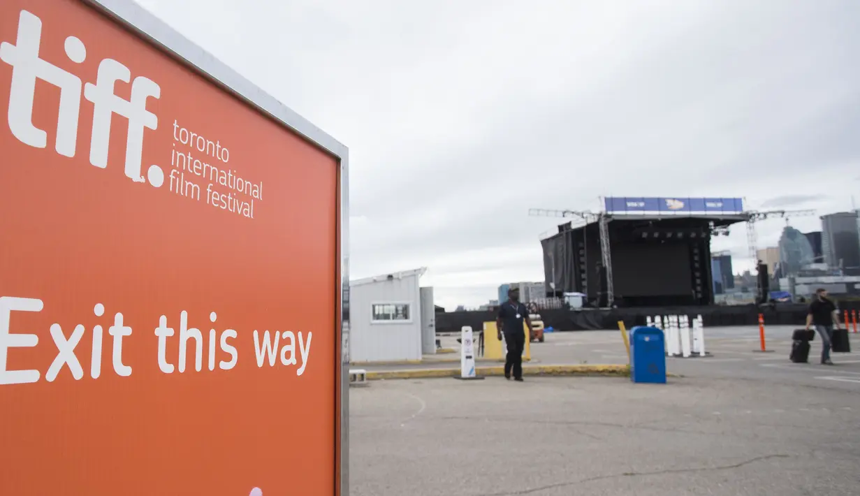 Lokasi drive-in terlihat dalam ajang Toronto International Film Festival (TIFF) 2020 di Toronto, Kanada, 10 September 2020. TIFF 2020 akan menyajikan 50 film feature baru, lima program film pendek, serta bincang-bincang interaktif. (Xinhua/Zou Zheng)