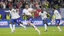 Les Blues menang 5-3 atas A Selecao das Quinas lewat babak tos-tosan, setelah skor imbang 0-0 bertahan hingga 120 menit. (AP Photo/Martin Meissner)