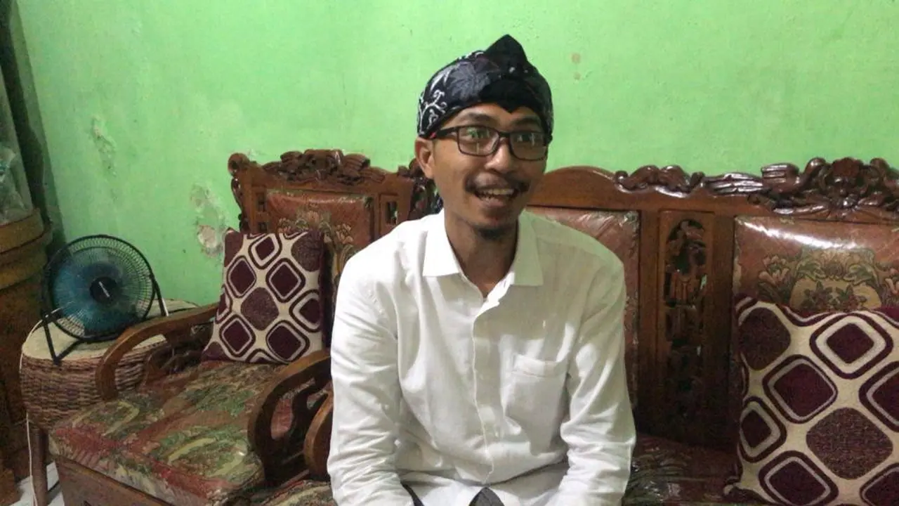 Muhammad Akmal, cucu dari Mak Erot
