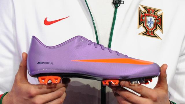5 Sepatu Legendaris Pesepak Bola Dunia - Dunia Bola.com