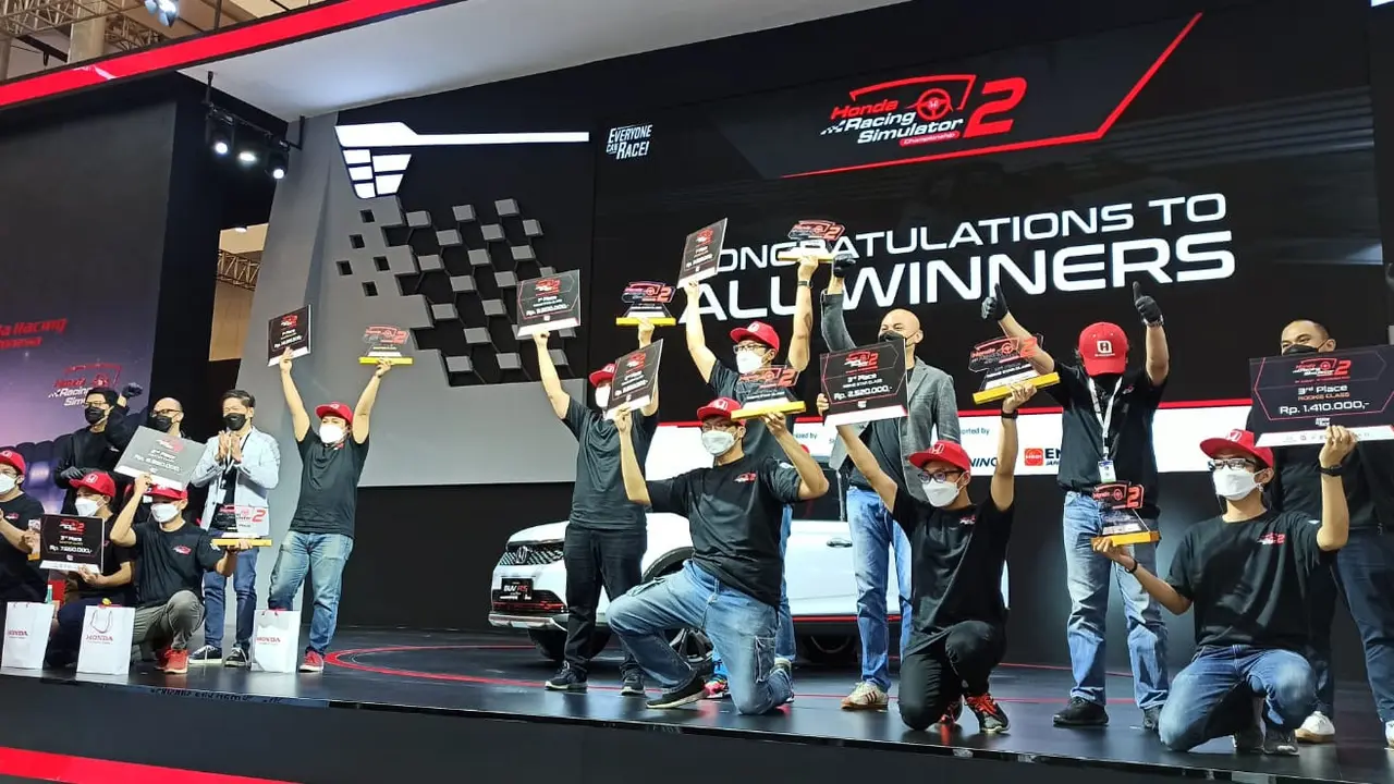 jajaranpemenang dari kompetisi simulator Honda Racing Simulator Championship 2 (HRSC)