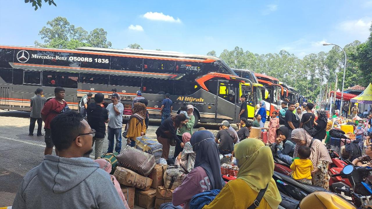 Di mana penyumbang utama inflasi dari kelompok transportasi adalah tarif angkutan udara dengan andil inflasi sebesar 0,06 persen,