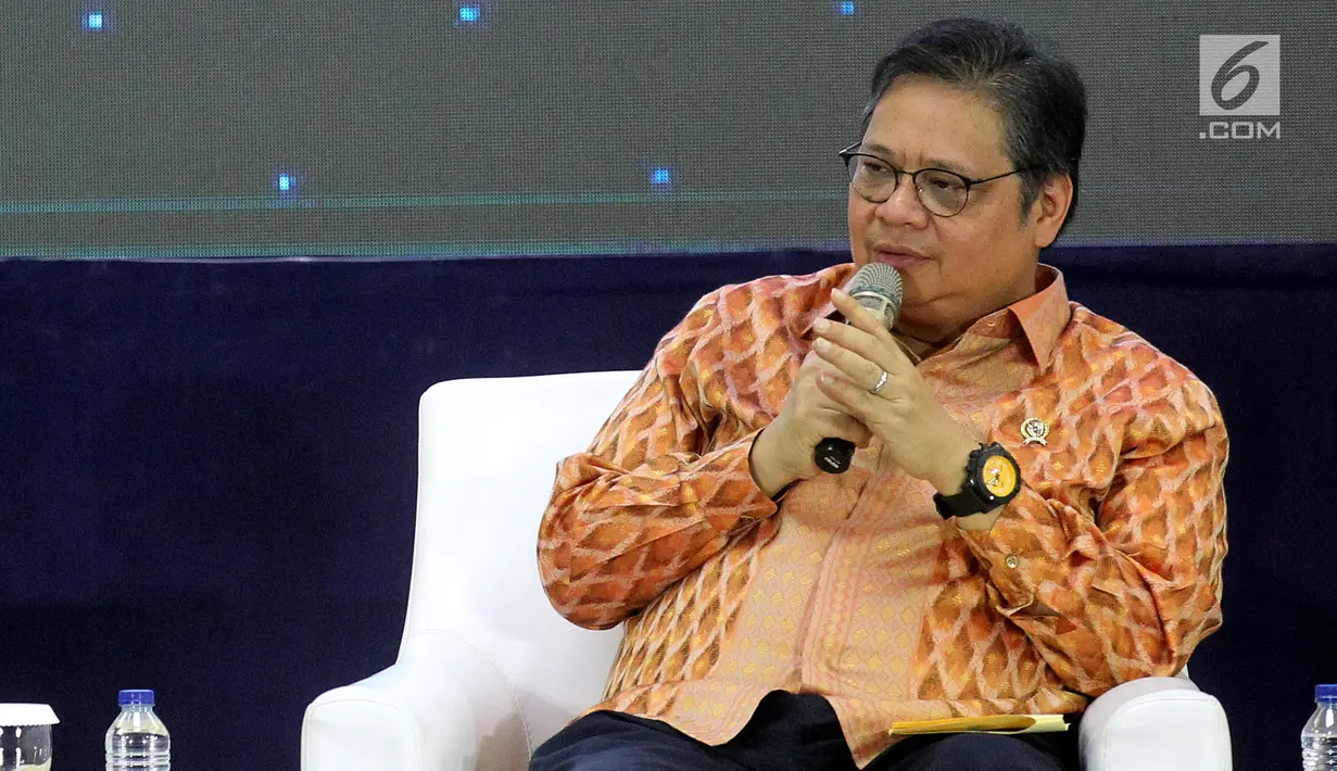 Ketua Umum Partai Golkar Airlangga Hartarto memberikan paparan dalam acara Dialog Refleksi Akhir Masa Jabatan Anggota MPR, DPR, dan DPD RI di Kompleks Parlemen, Jakarta, Selasa (10/9/2019). Dialog membahas capaian kinerja DPR, MPR, dan DPD periode 2014-2019. (Liputan6.com/JohanTallo)